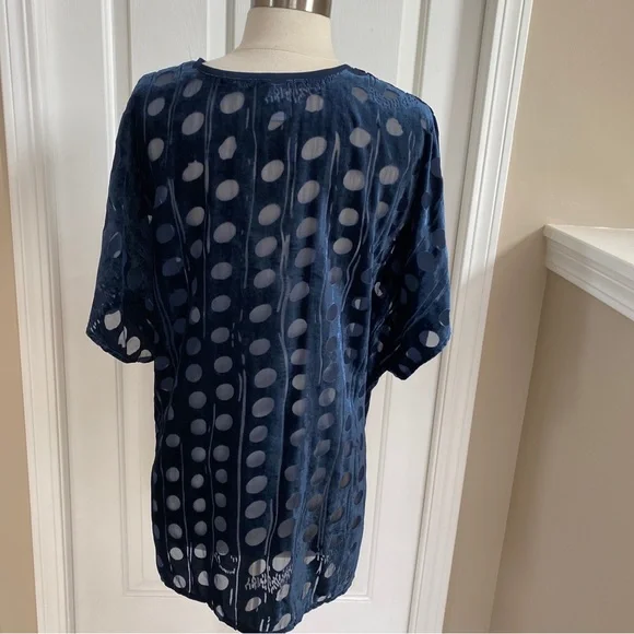 Cabi gorgeous velvet blue tunic size XL - Picture 8 of 8